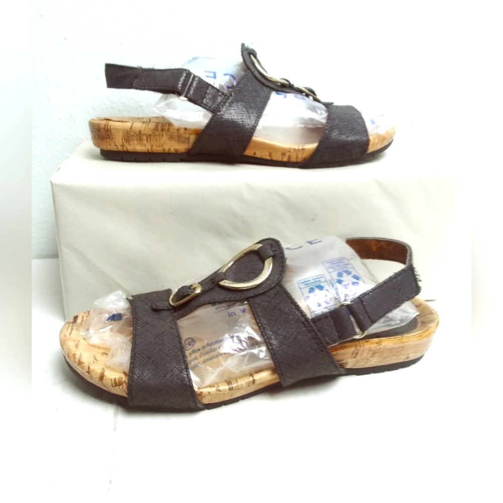 Jaclyn Smith Ariel 6M Slinback Sandal Hook & Loop